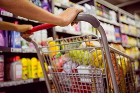 «Καλάθι του νοικοκυριού»: Οι βιομήχανοι τροφίμων δεσμεύτηκαν για την συγκράτηση των τιμών - Η λίστα των προϊόντων 
